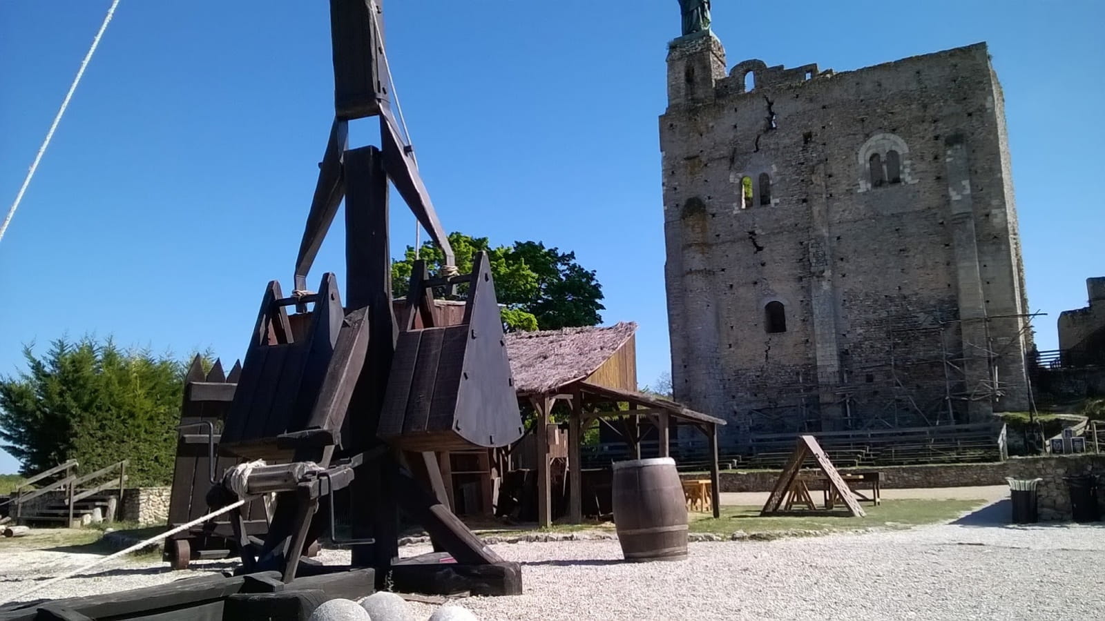 Forteresse de Montbazon- site médiéval en Val de Loire