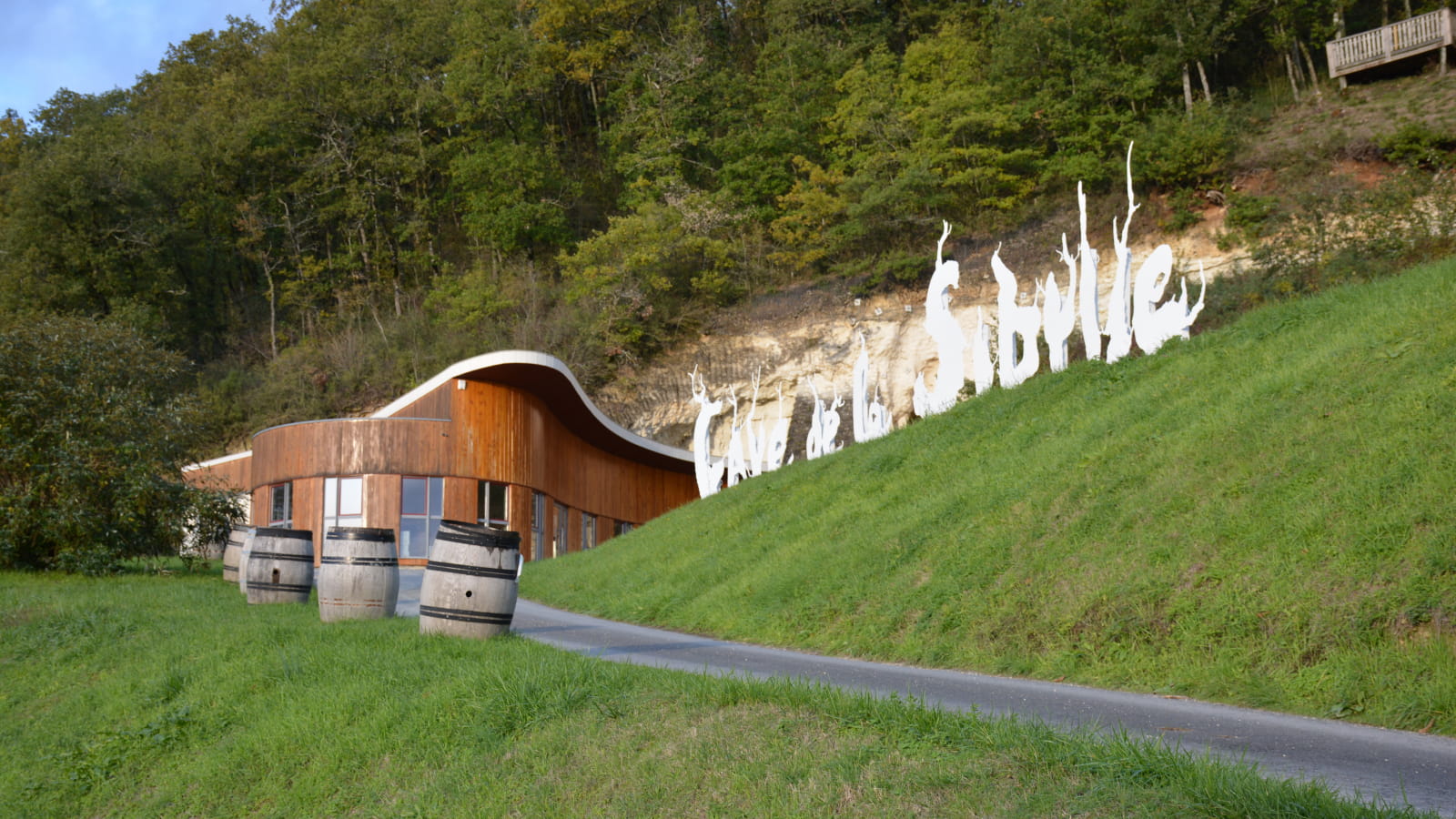 Cave de la Sibylle, exterieur, Panzoult, Val de Loire, Touraine AOC Chinon
