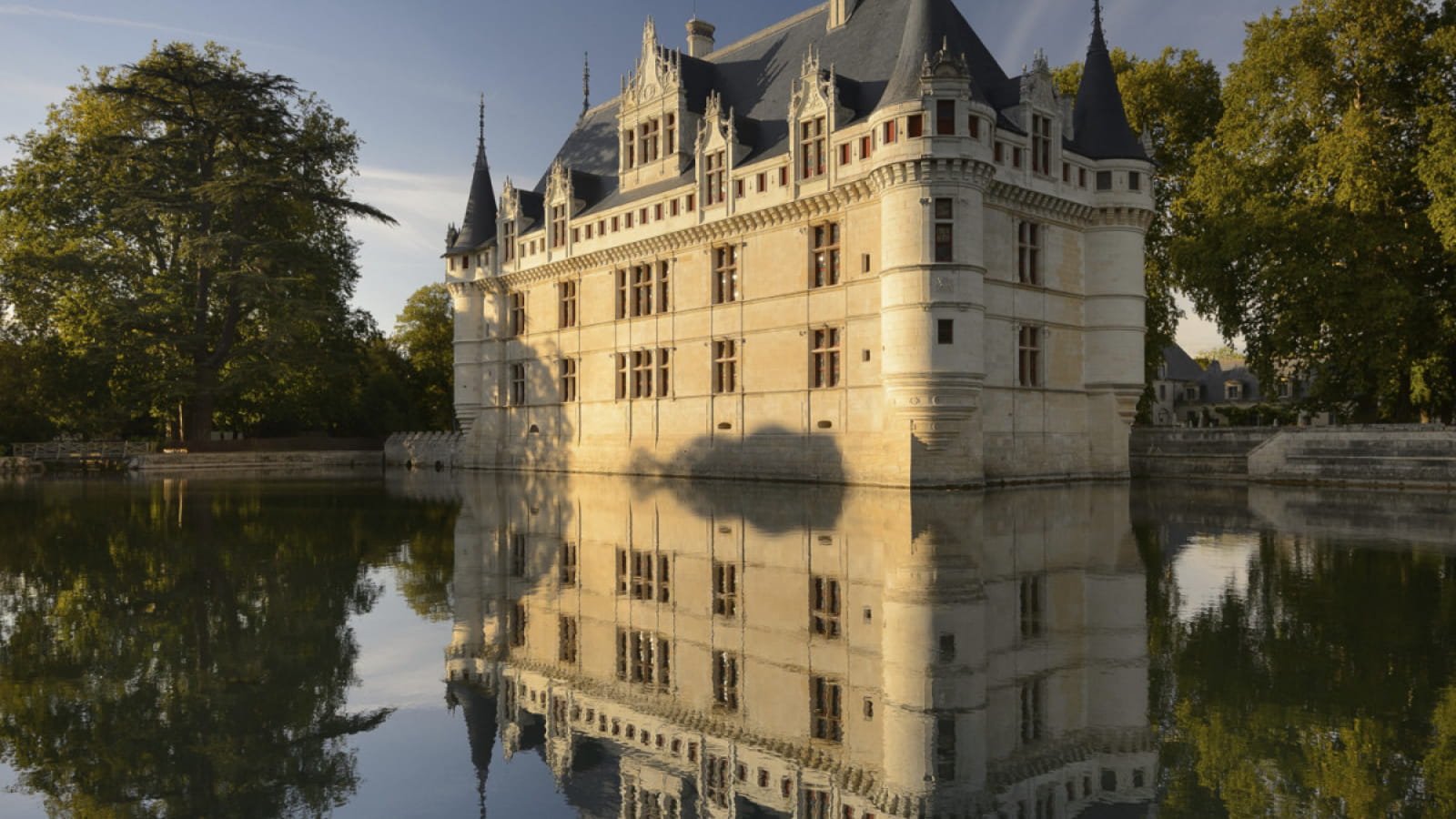 Chateau-dazay-le-rideau_leonard-de-serres_2024-12-31