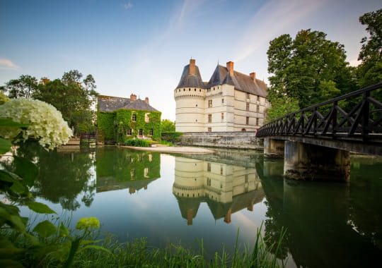Château de L'Islette à Azay le Rideau, reflet dans l'eau.Centre Val de Loire