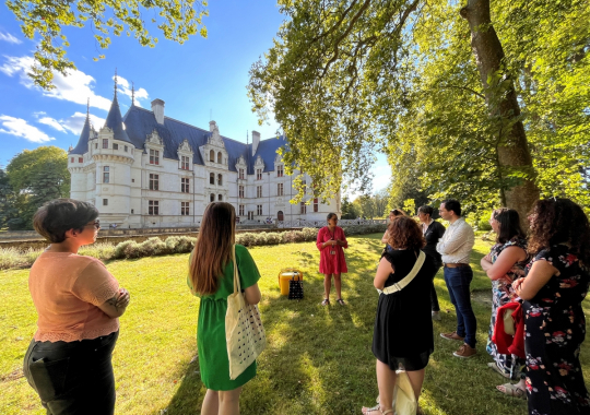 Photo de groupes dans le parc du Château d'Azay-le-Rideau, Touraine, Centre Val de Loire