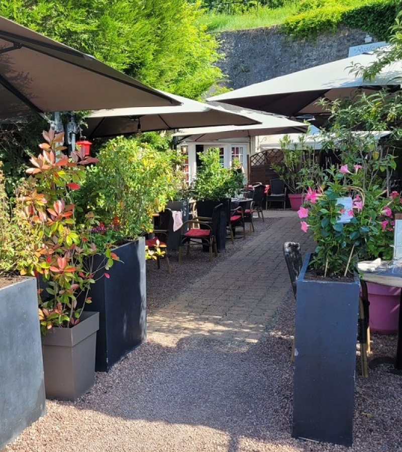 Les Grottes - Restaurant in Azay-le-Rideau, France.