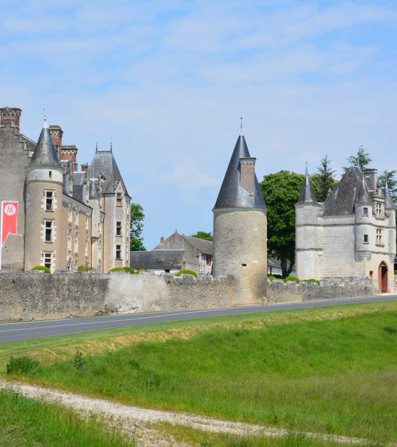 chateau-montpoupon-tour-medievale